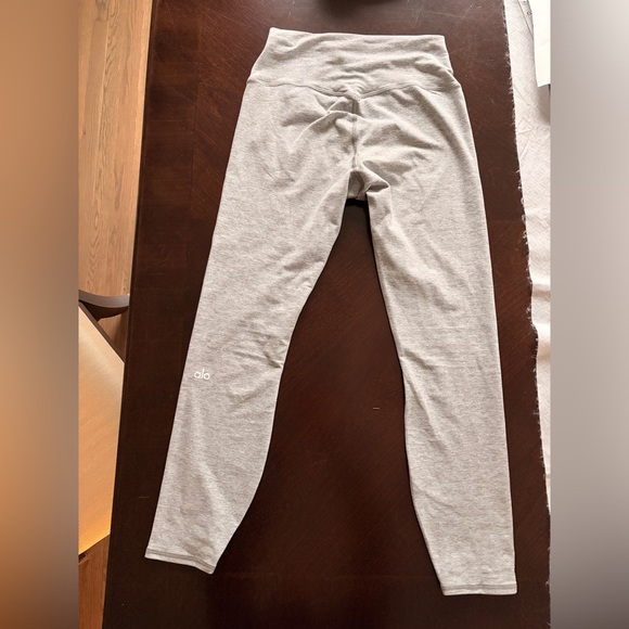 ALO Yoga High-Waist Alosoft
Lounge Legging
Athletic Heather Grey - Picture 5 of 5